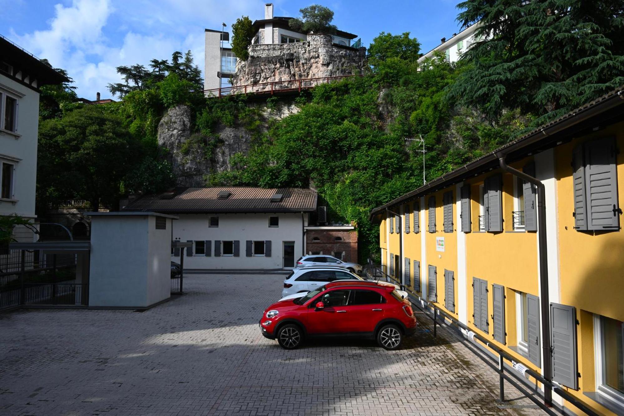 Cityu - Grazioli 27 Trento Centro Con Parcheggio Privato Gratuito Bagian luar foto
